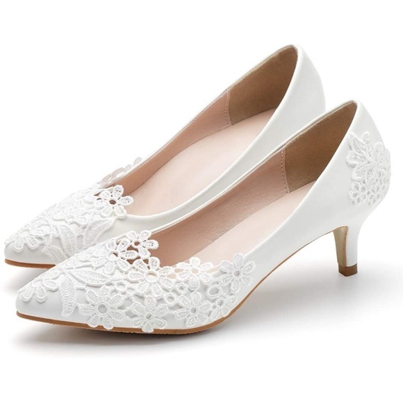 Ivory Lace Leather Low Heels, Size 9 (42) - Picture 3 of 12